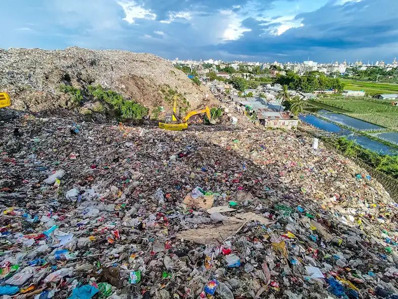 Reducing landfill using recycling technologies is badly needed at sites like this.